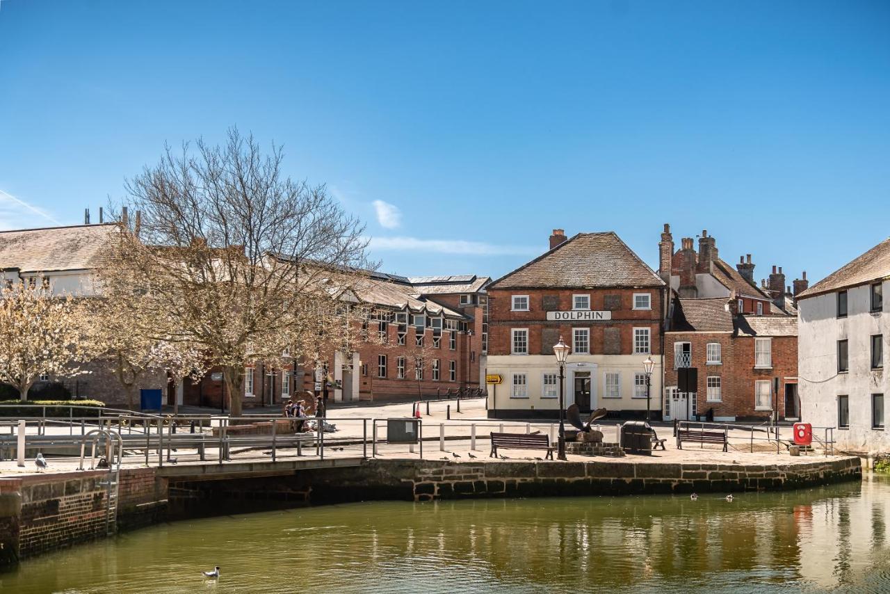 3, The Dolphin, 49 Quay Street - Stunning Apartment - Quintessential - Quay Views - Sleeps 2-4 People Newport  Eksteriør billede